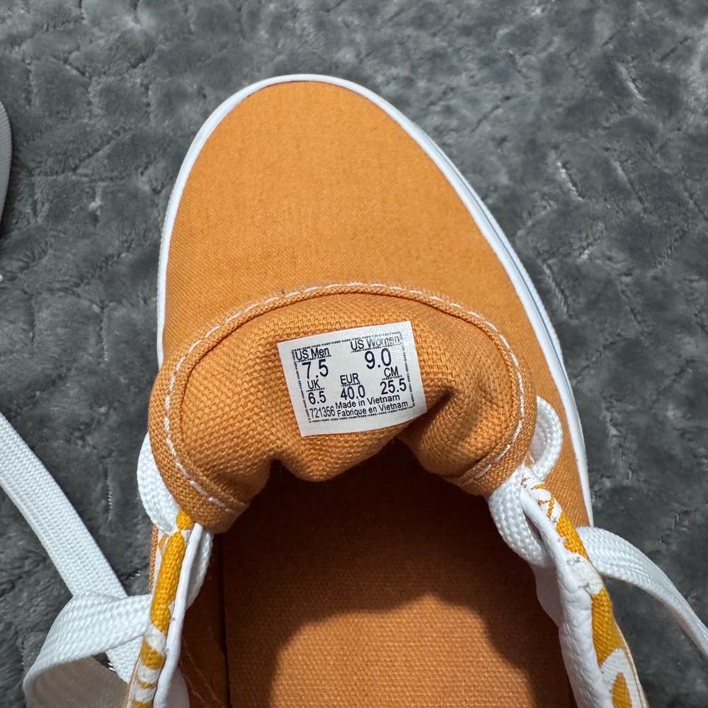 Vans Bold Yellow and White Lace-Up Shoes - Picture 4 of 6